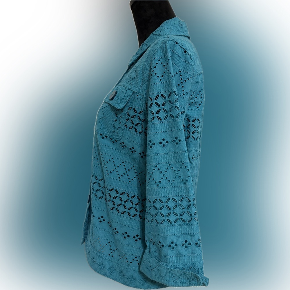 Tailored eyelet turquoise 3/4 sleeve button-down blouse size small - Picture 2 of 5